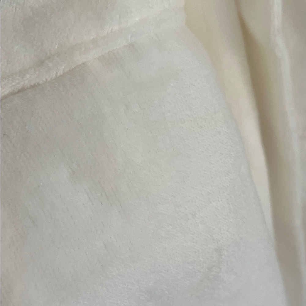 Dior Elegant Cream Robe - Picture 5 of 5